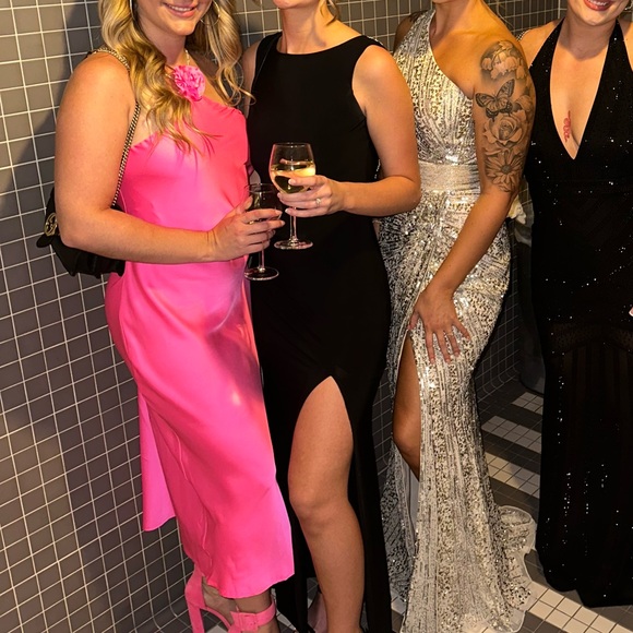 Pink satin dress - Picture 3 of 9